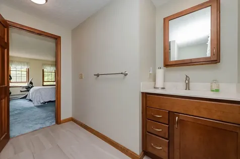 10 Jason Drive Londonderry NH 03053