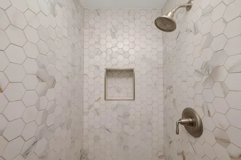 10 Jason Drive Londonderry NH 03053