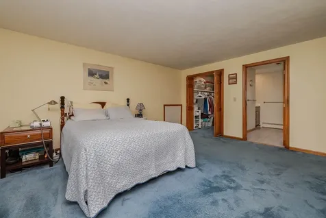 10 Jason Drive Londonderry NH 03053