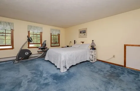 10 Jason Drive Londonderry NH 03053