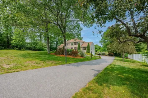 10 Jason Drive Londonderry NH 03053