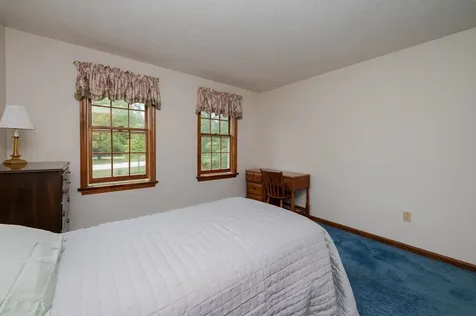 10 Jason Drive Londonderry NH 03053