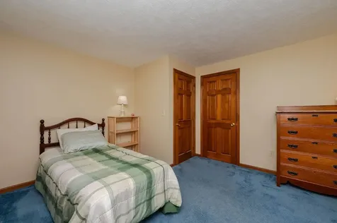 10 Jason Drive Londonderry NH 03053