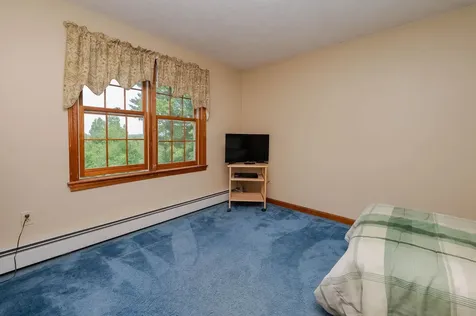 10 Jason Drive Londonderry NH 03053