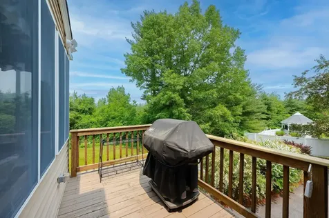 10 Jason Drive Londonderry NH 03053