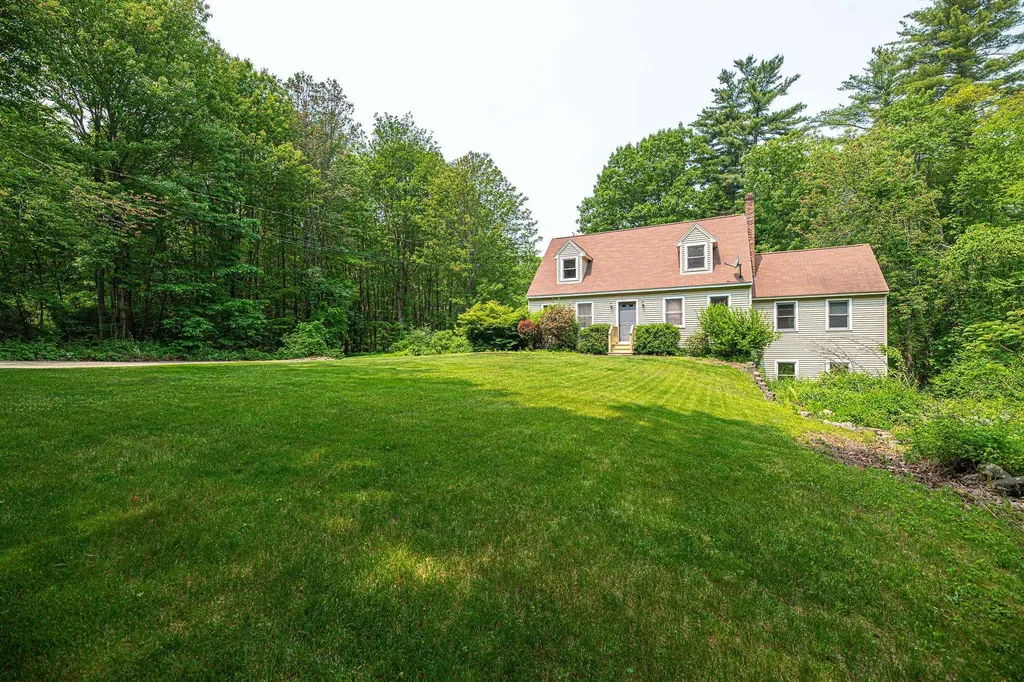 20 Locke Hill Lane Barrington NH 03825