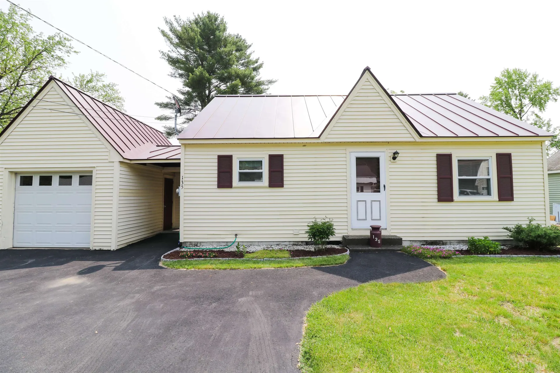 135 Hanover Street Hartford VT 05001-8089