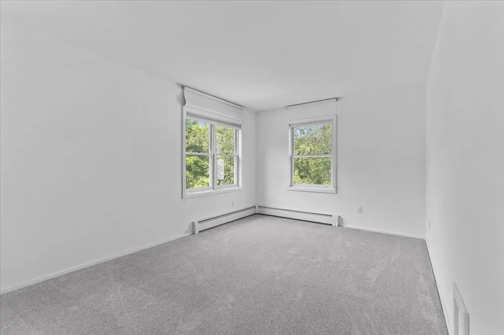 20 Peacham Lane Essex VT 05452