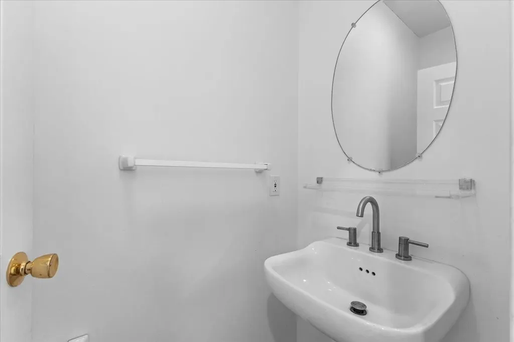 20 Peacham Lane Essex VT 05452