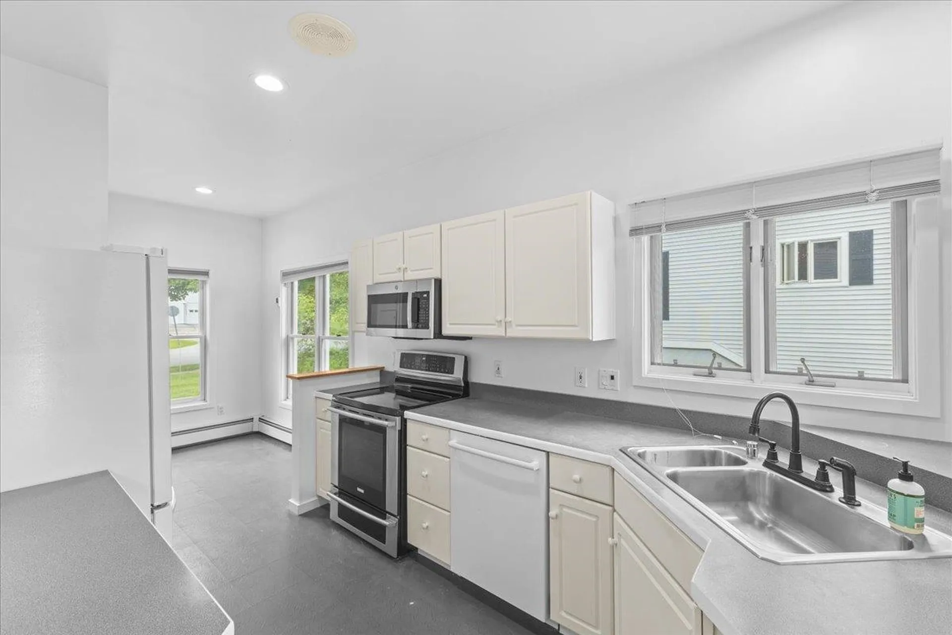 20 Peacham Lane Essex VT 05452