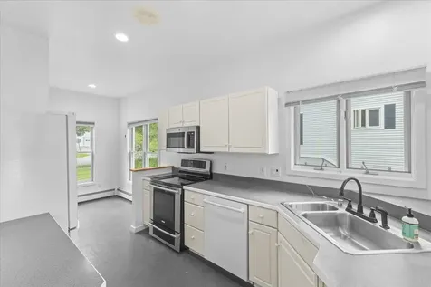 20 Peacham Lane Essex VT 05452