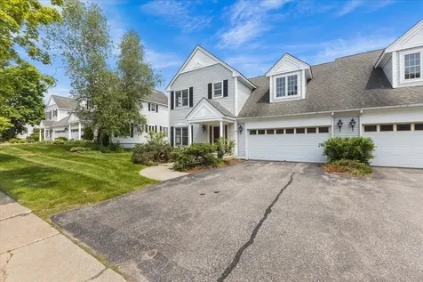 20 Peacham Lane Essex VT 05452