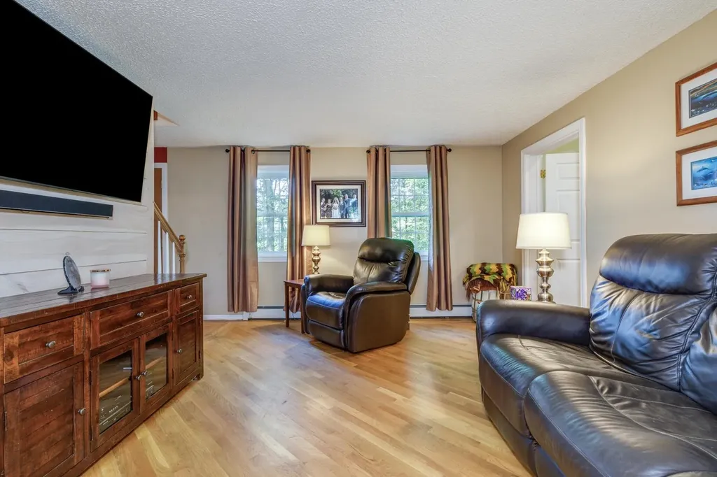 50 Kienia Road Hudson NH 03051