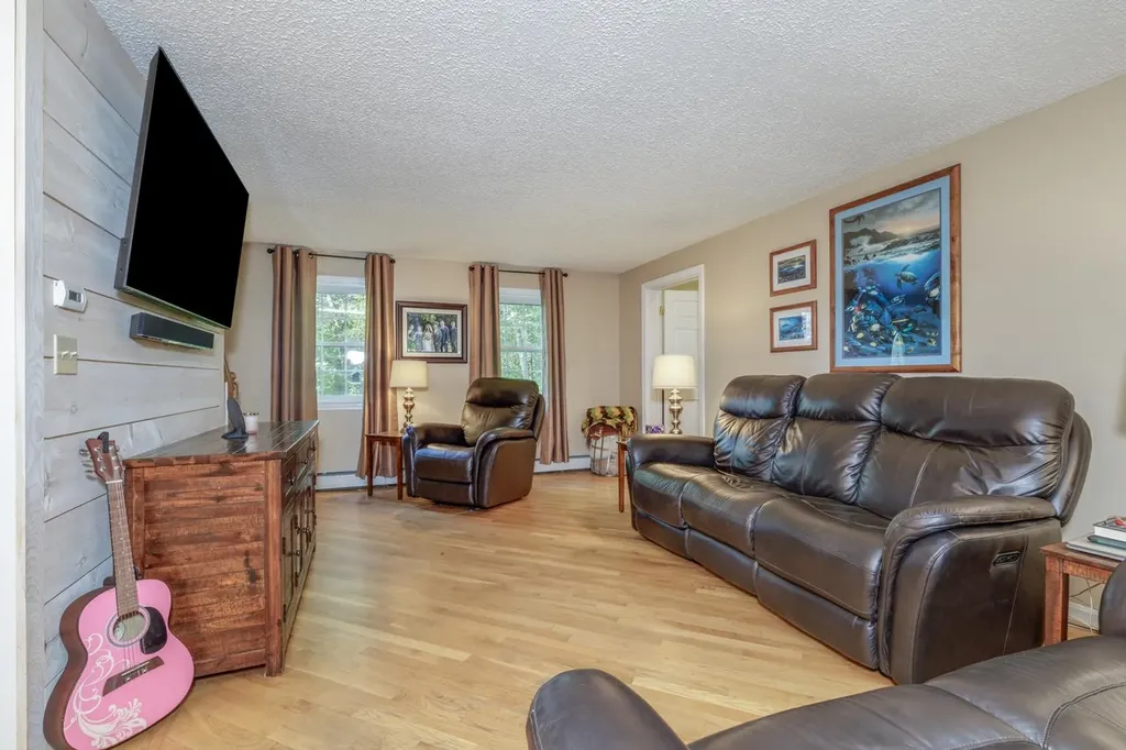 50 Kienia Road Hudson NH 03051