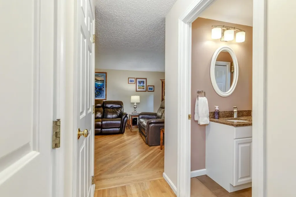 50 Kienia Road Hudson NH 03051