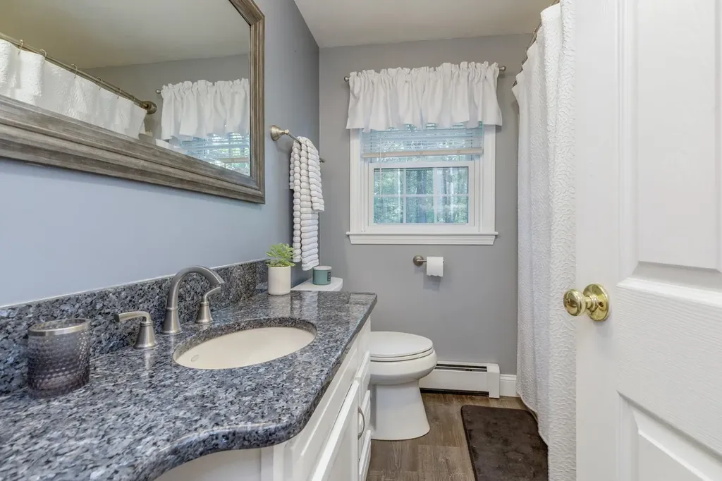 50 Kienia Road Hudson NH 03051