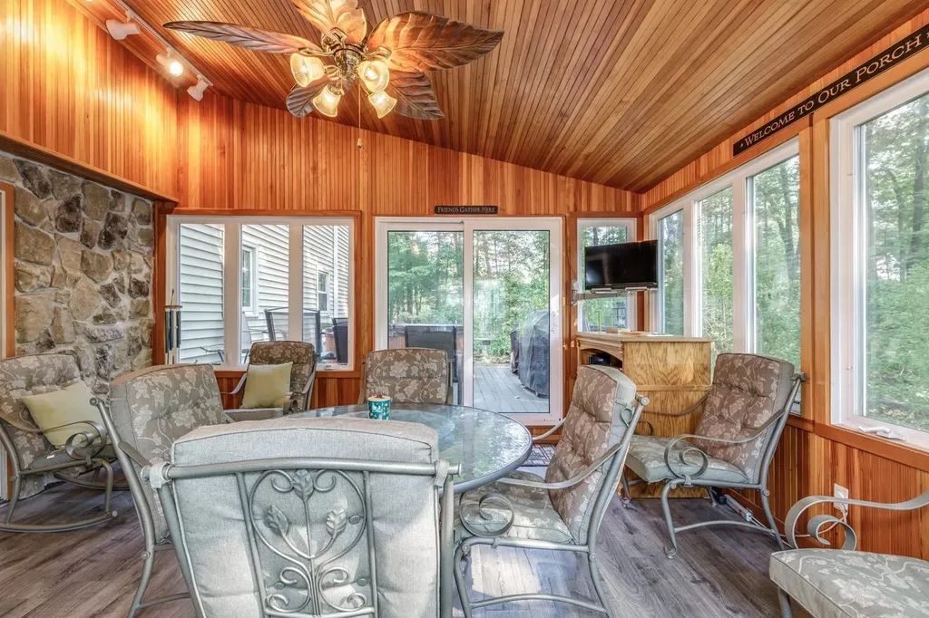 50 Kienia Road Hudson NH 03051