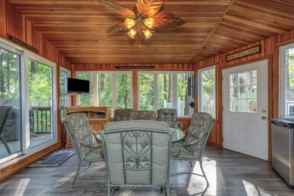 50 Kienia Road Hudson NH 03051