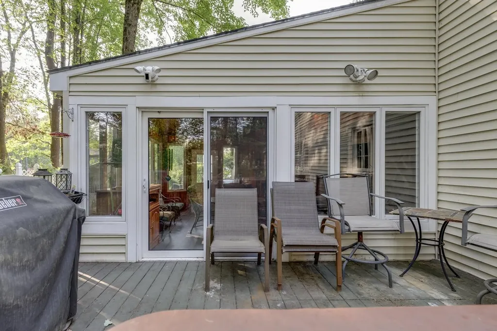 50 Kienia Road Hudson NH 03051