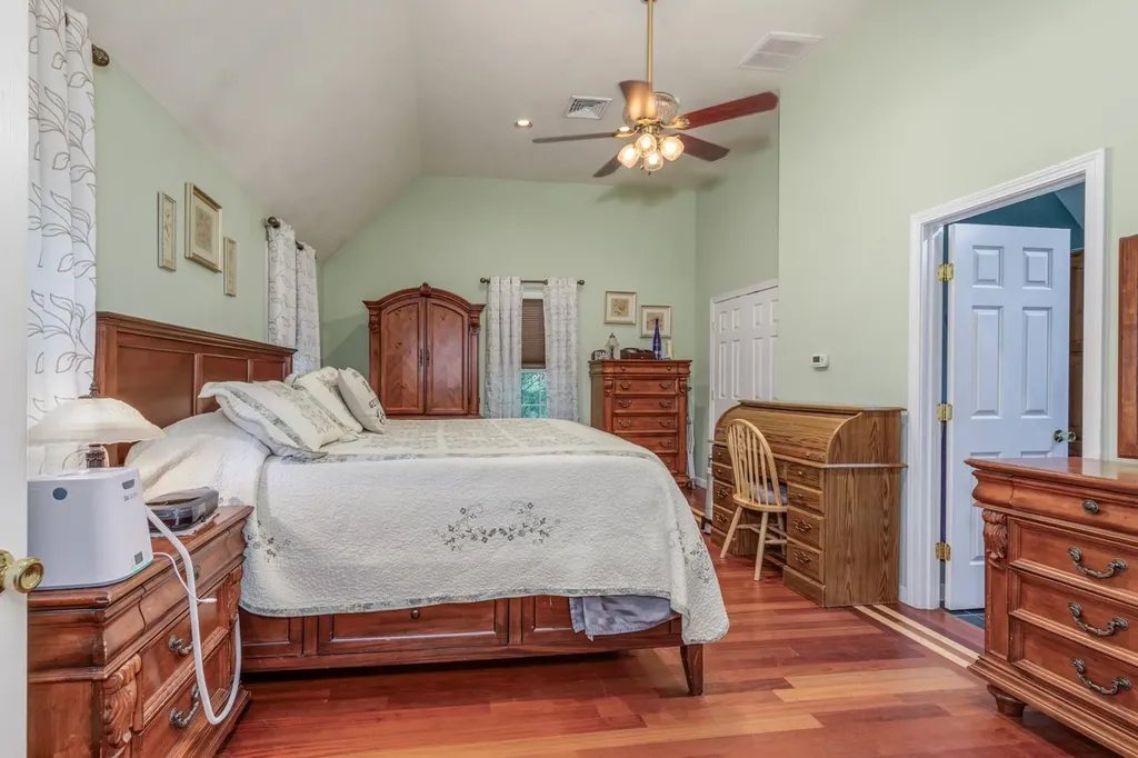 50 Kienia Road Hudson NH 03051