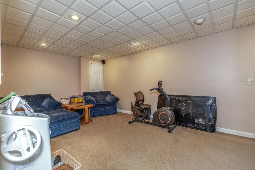 50 Kienia Road Hudson NH 03051