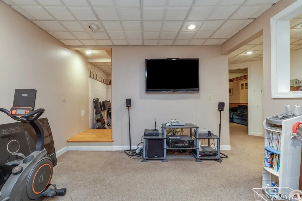 50 Kienia Road Hudson NH 03051