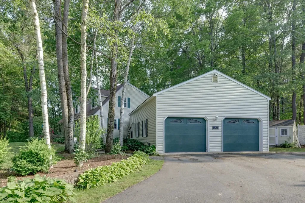 50 Kienia Road Hudson NH 03051