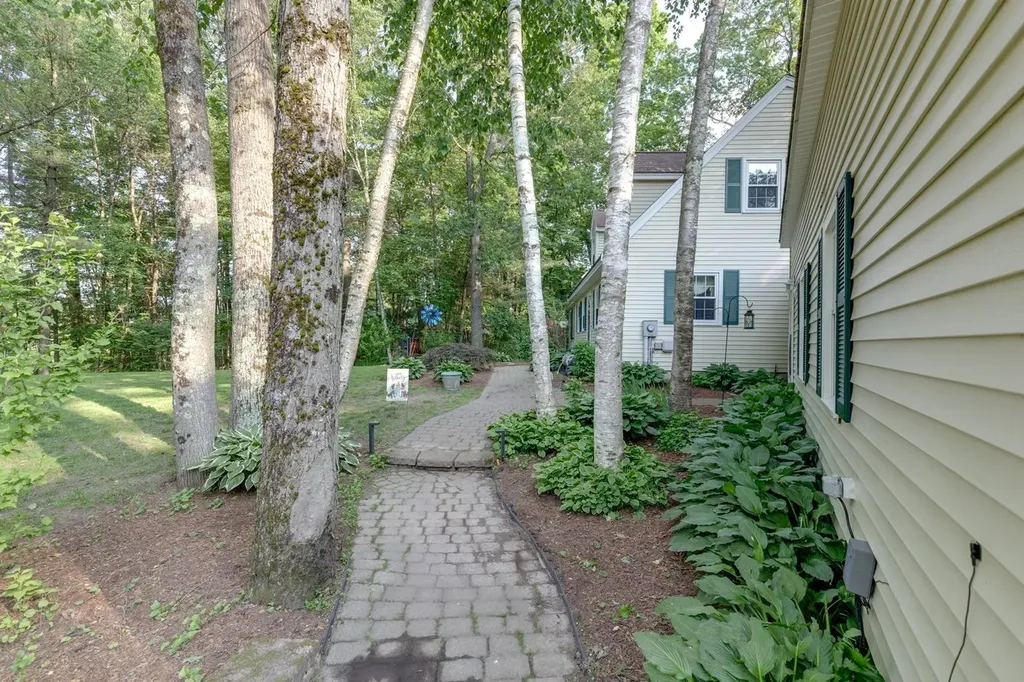 50 Kienia Road Hudson NH 03051