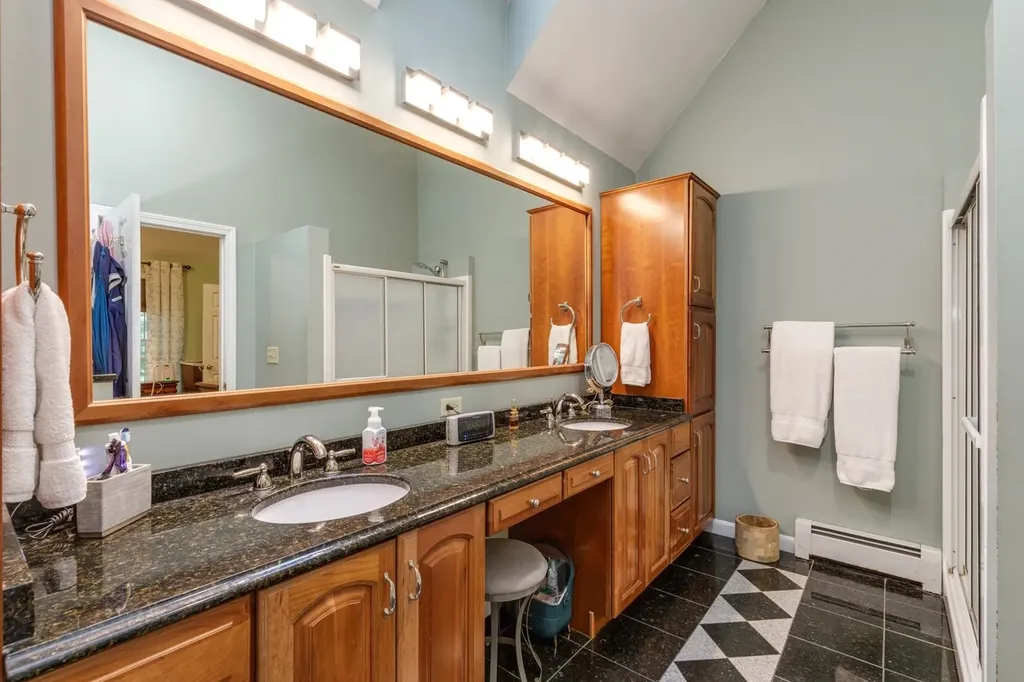 50 Kienia Road Hudson NH 03051