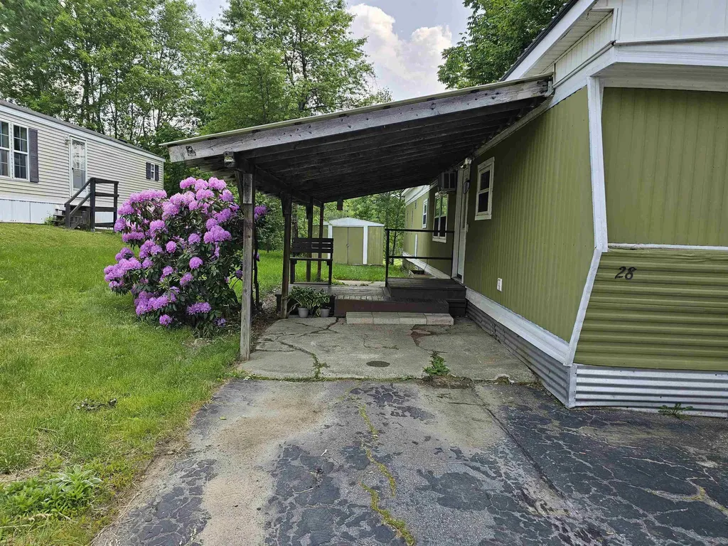 28 Madison Place Claremont NH 03743