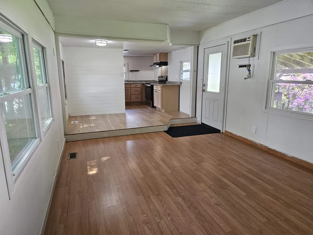 28 Madison Place Claremont NH 03743