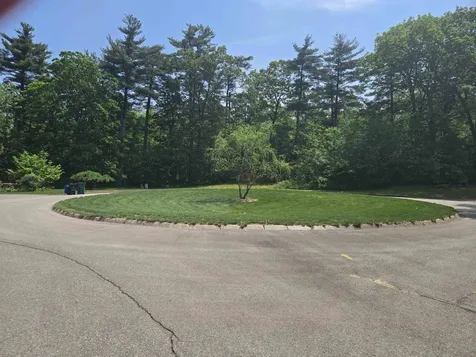 13 Stoneleigh Drive Derry NH 03038