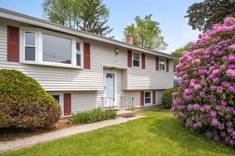 31 Pelham Street Nashua NH 03060