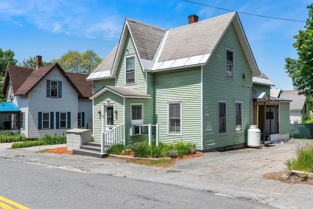 89 Summer Street Claremont NH 03743