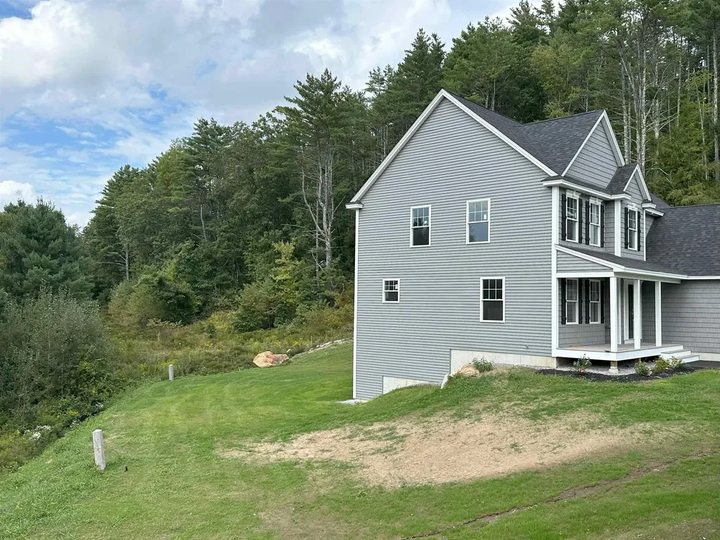 22 Shelburne Lane Concord NH 03301