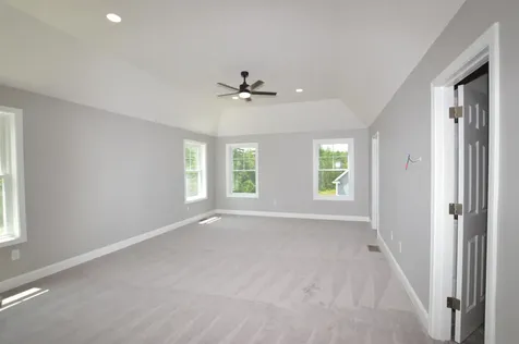 22 Shelburne Lane Concord NH 03301