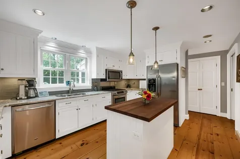 12 Ridgewood Terrace Exeter NH 03833