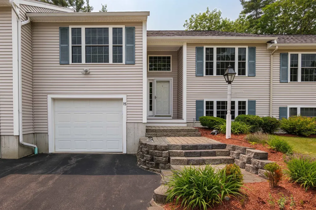 15 Christopher Drive Sandown NH 03873-2540