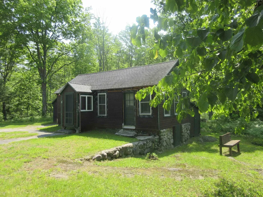 5 Contoocook Falls Road Hillsborough NH 03244