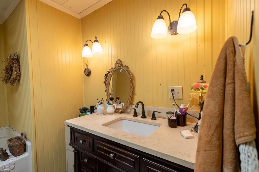 11 Puritan Lane Ossipee NH 03814-6846