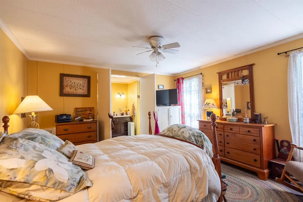 11 Puritan Lane Ossipee NH 03814-6846