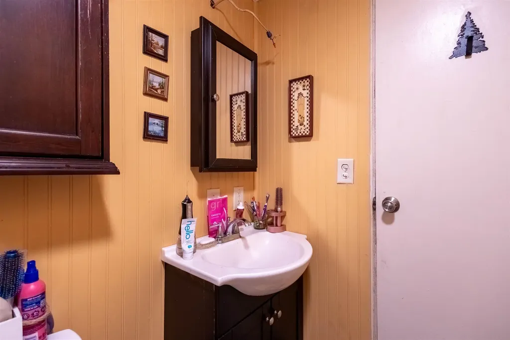 11 Puritan Lane Ossipee NH 03814-6846