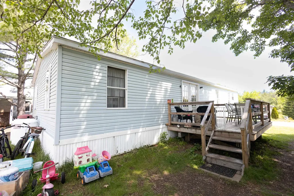 11 Puritan Lane Ossipee NH 03814-6846