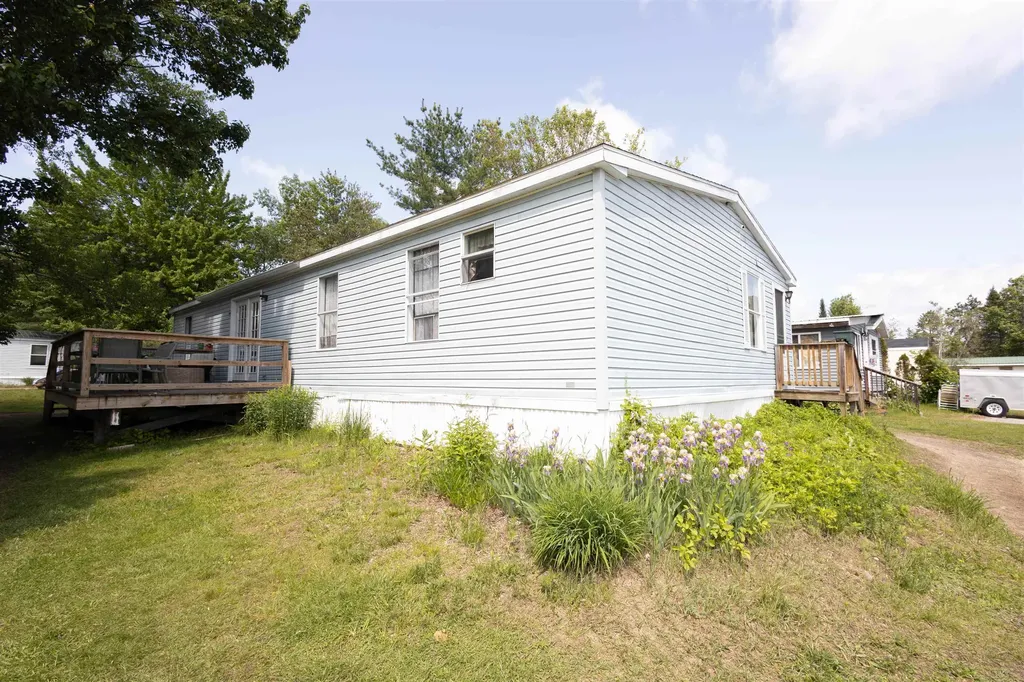 11 Puritan Lane Ossipee NH 03814-6846