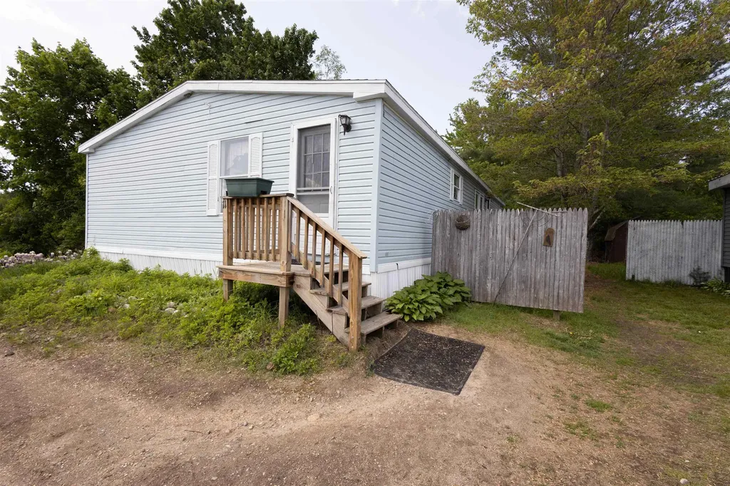 11 Puritan Lane Ossipee NH 03814-6846