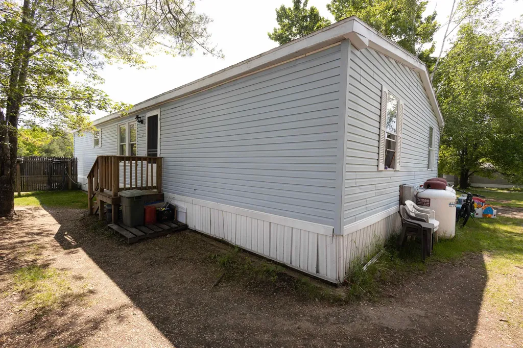 11 Puritan Lane Ossipee NH 03814-6846