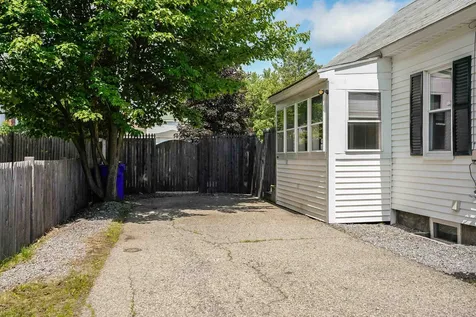 12 Fairview Street Goffstown NH 03102