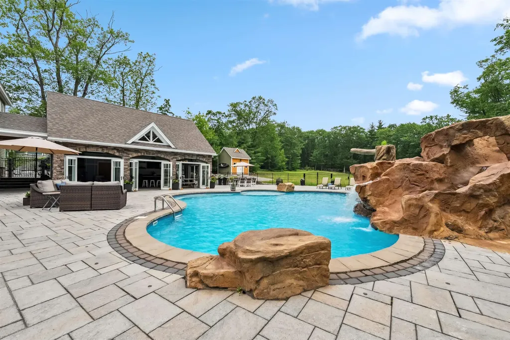 32 Burnham Road Windham NH 03087