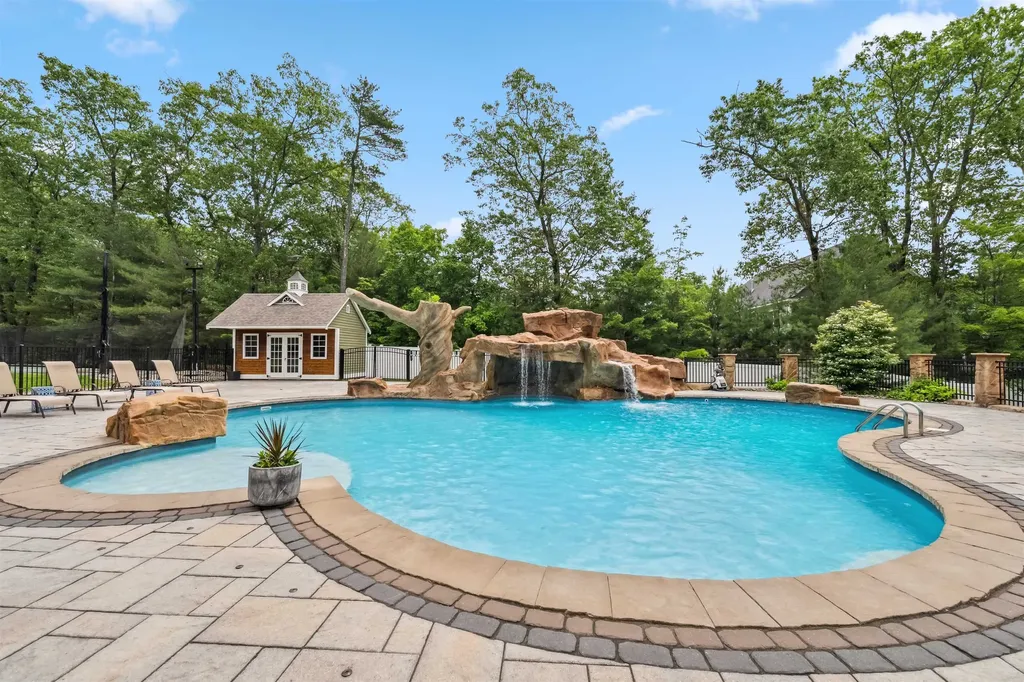 32 Burnham Road Windham NH 03087