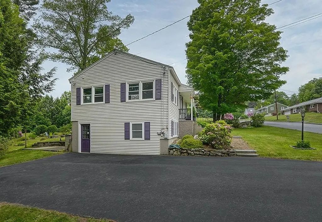 24 Woodridge Road Keene NH 03431